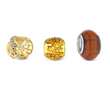 Load image into Gallery viewer, Diamond Style London - Charm Bracelet with bee in gold (Item code: Charmbrabeegold)