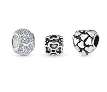 Load image into Gallery viewer, Diamond Style London - Charm bracelet with central heart and moon charms (Item code: Charmbraheartgold)