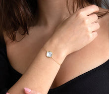 Load image into Gallery viewer, Diamond Style London - Pearl Clover Bracelet in Gold Plating (Item code: Pearlcloverbragold)